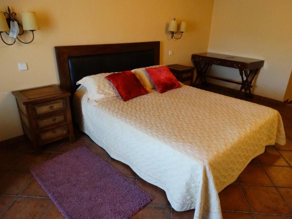 Guest room at Hostal EL MESON in Sigüenza